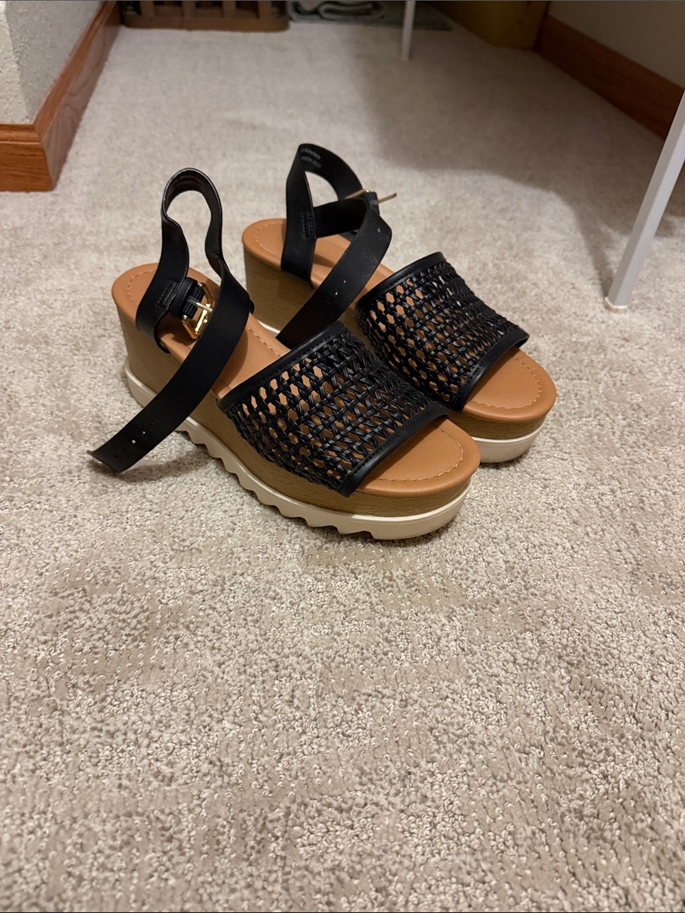 Universal Thread Black Woven Platform Sandals with Tan Footbed